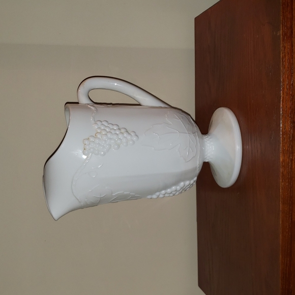 Vintage Indiana Milk Glass Pitcher w/6 Tumblers. Harvest Grape. - Picture 7 of 7